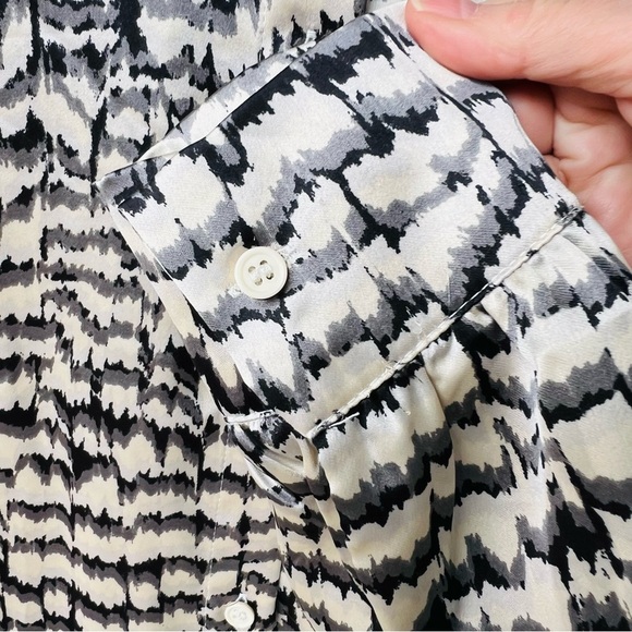 Forever 21 Oversized Abstract Shirt Long Sleeve Silky Black Gray Cream SZ LARGE - Picture 7 of 11